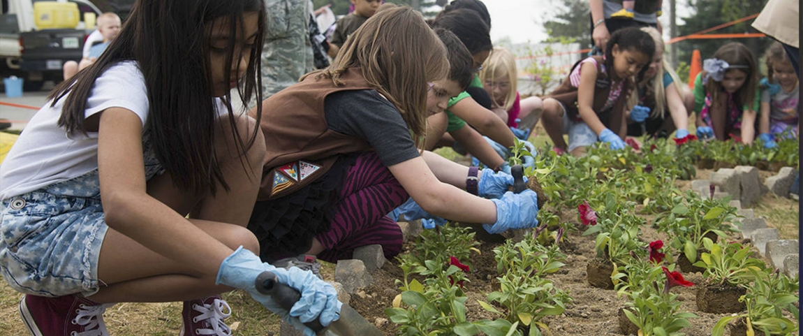 L'Educativa Territoriale Arci Movie inaugura il nostro angolo di orto alla Villa De Filippo di Ponticelli